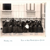 photographie-souvenir  de la visite de la Mère supérieure Sainte-Berthe Bourgoing à la communauté de Moukden